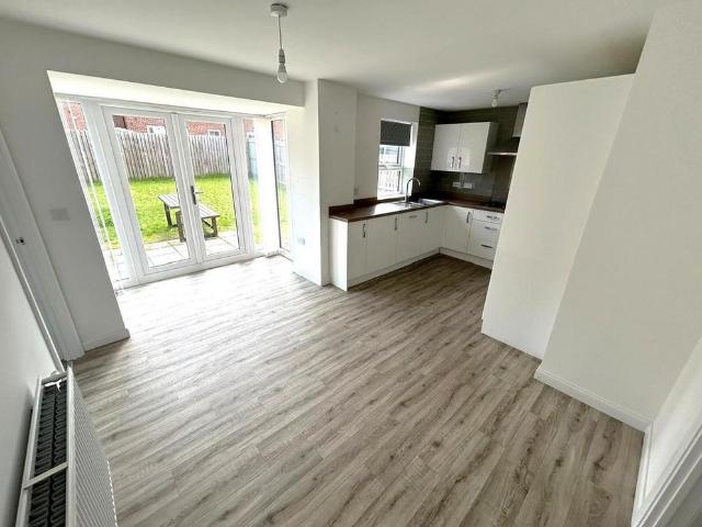 4 bedroom detached house to rent