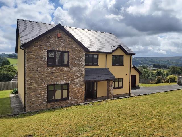 4 bedroom detached house to rent