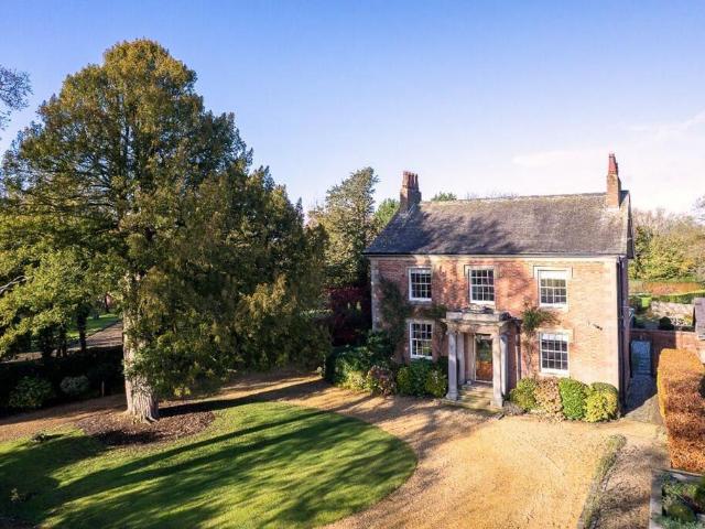 4 bedroom detached house to rent