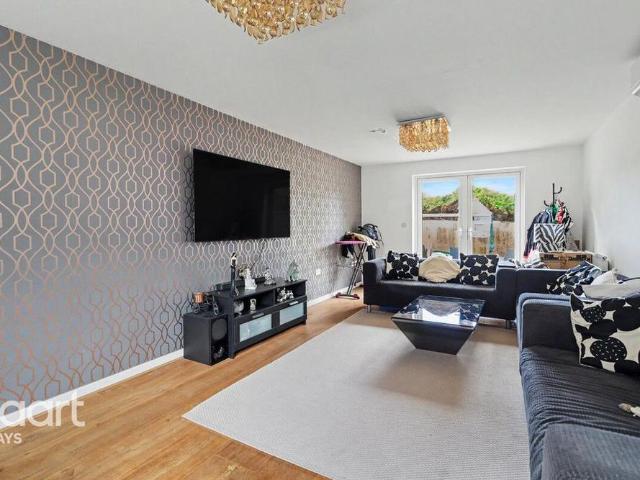 4 bedroom detached house to rent
