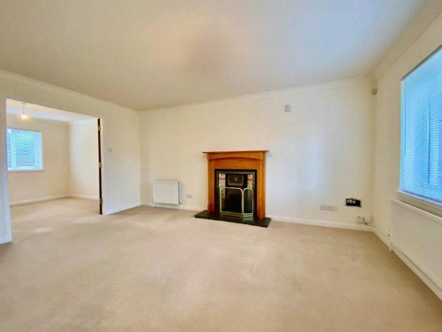 4 bedroom detached house to rent