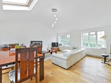 4 bedroom detached house to rent