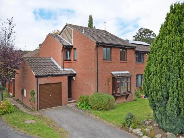 4 bedroom detached house to rent