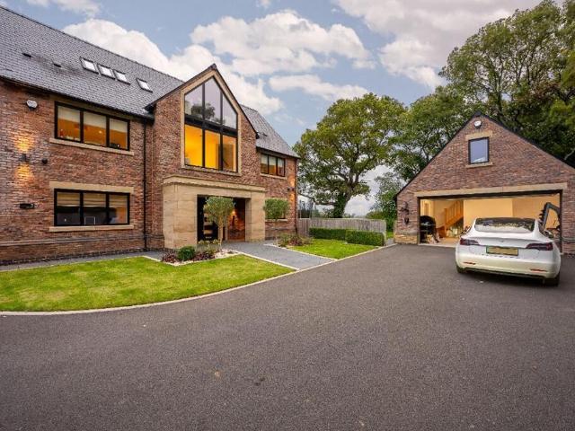 4 bedroom detached house to rent