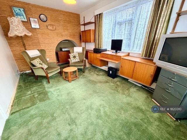 4 bedroom detached house to rent