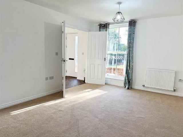 4 bedroom detached house to rent