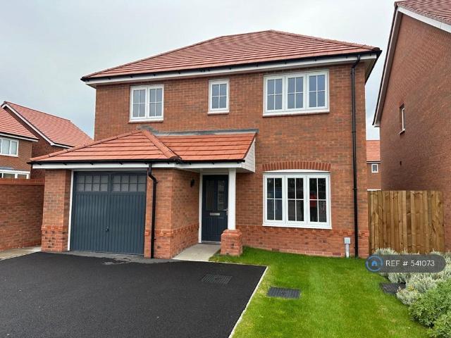 4 bedroom detached house to rent