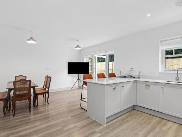 4 bedroom detached house to rent