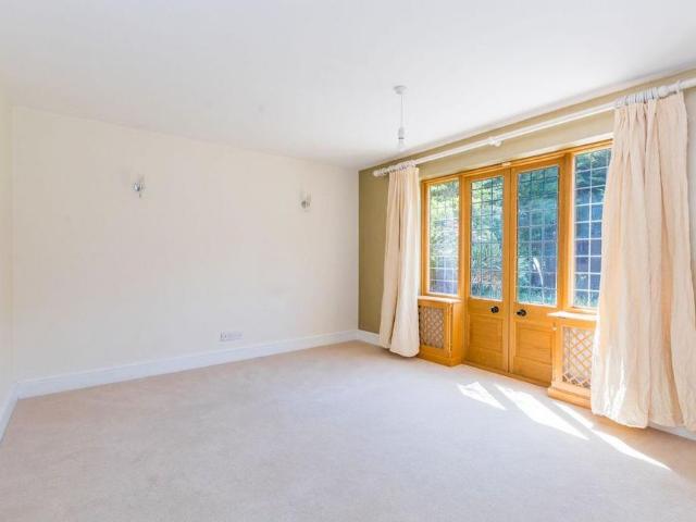 4 bedroom detached house to rent