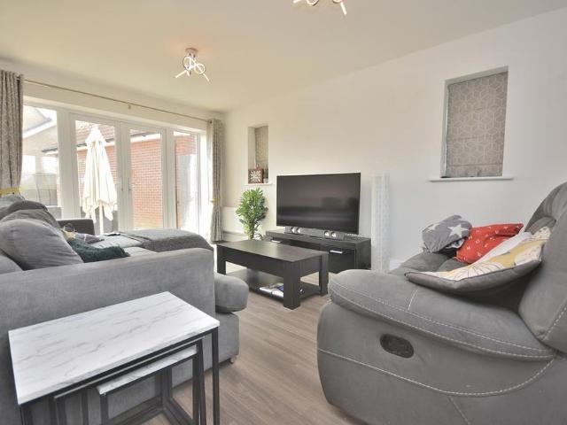4 bedroom detached house to rent