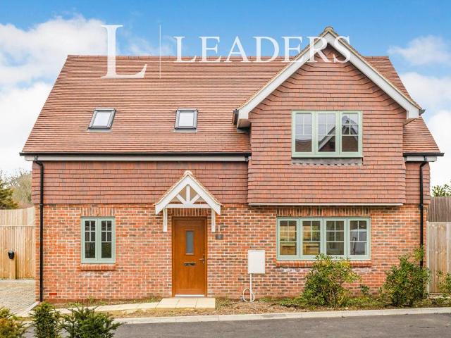4 bedroom detached house to rent