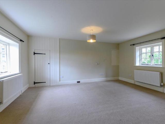 4 bedroom detached house to rent