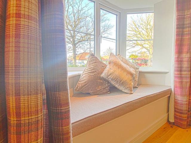 4 bedroom detached house to rent