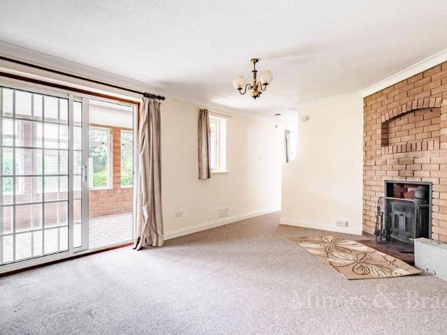 4 bedroom detached house to rent