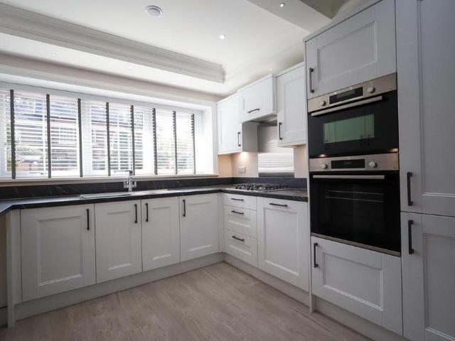 4 bedroom detached house to rent