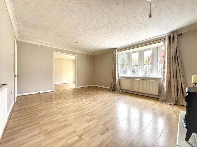 4 bedroom detached house to rent