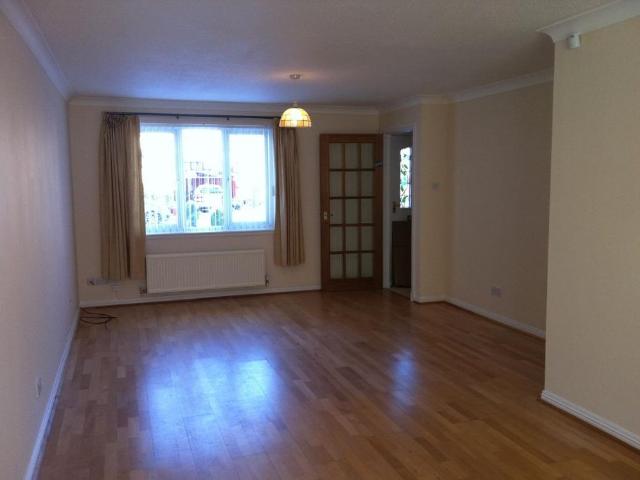 4 bedroom detached house to rent