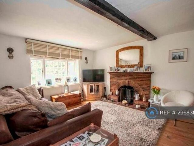 4 bedroom detached house to rent
