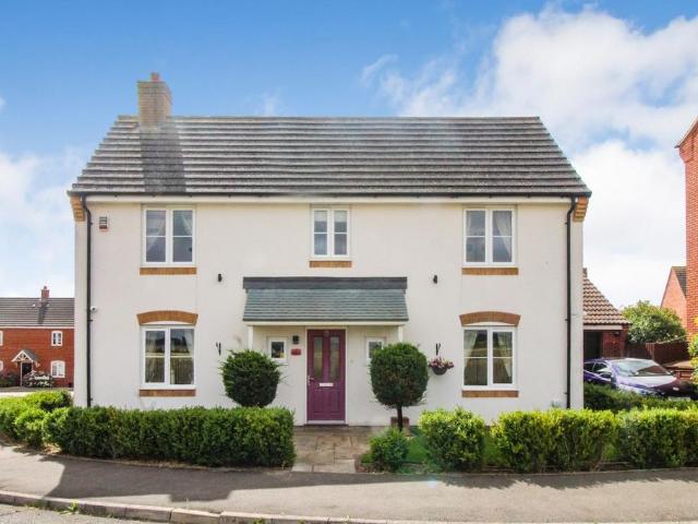 4 bedroom detached house to rent