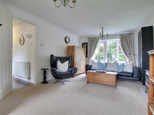 4 bedroom detached house to rent