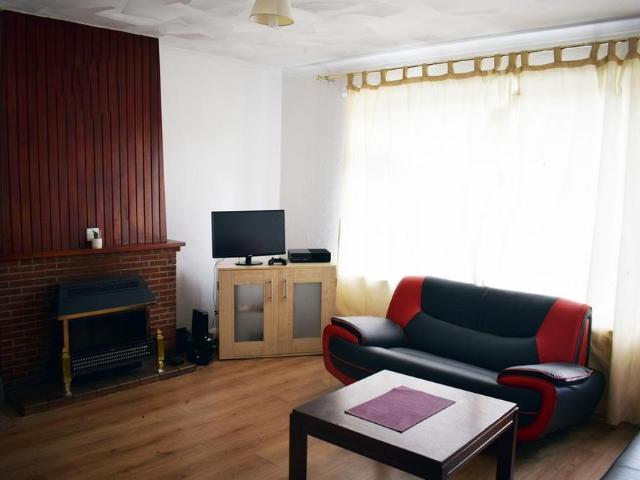 4 bedroom detached house to rent
