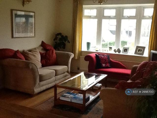 4 bedroom detached house to rent
