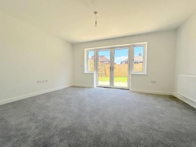 4 bedroom detached house to rent