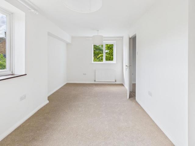 4 bedroom detached house to rent