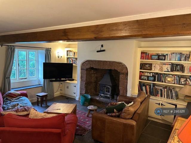 4 bedroom detached house to rent