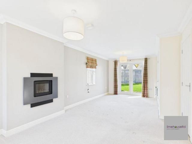 4 bedroom detached house to rent