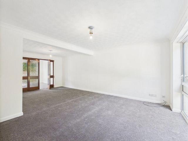 4 bedroom detached house to rent