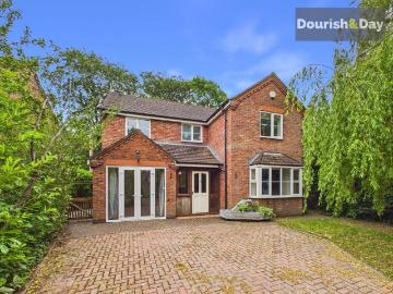 4 bedroom detached house to rent