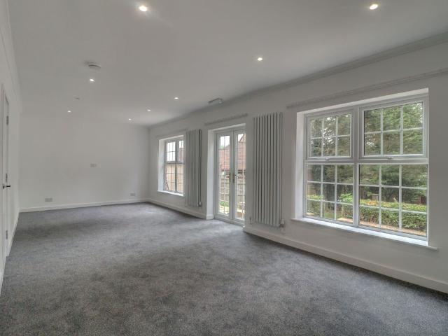 4 Bedroom Detached House To Rent