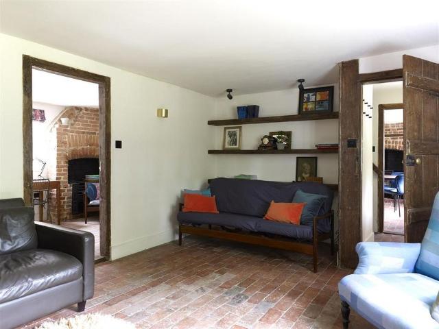 4 bedroom detached house to rent
