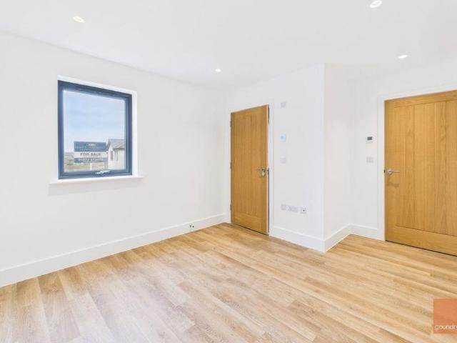4 bedroom detached house to rent