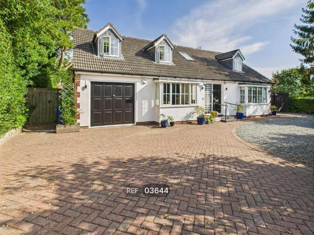 4 bedroom detached house to rent