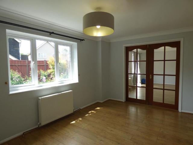4 bedroom detached house to rent
