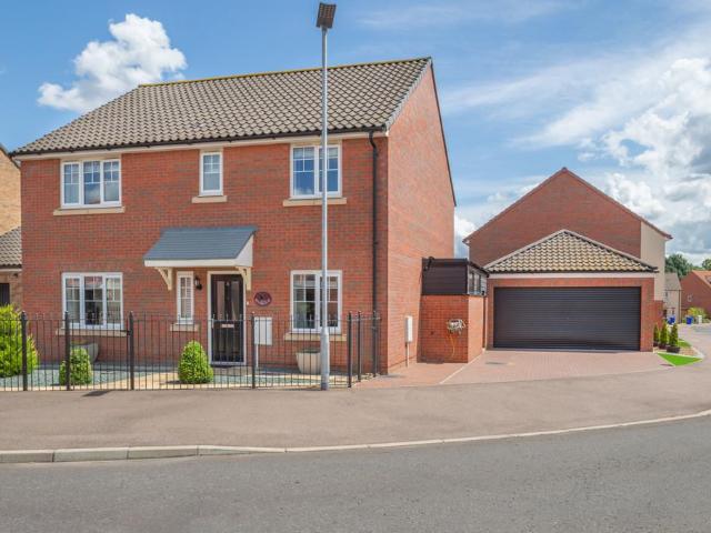 4 bedroom detached house to rent