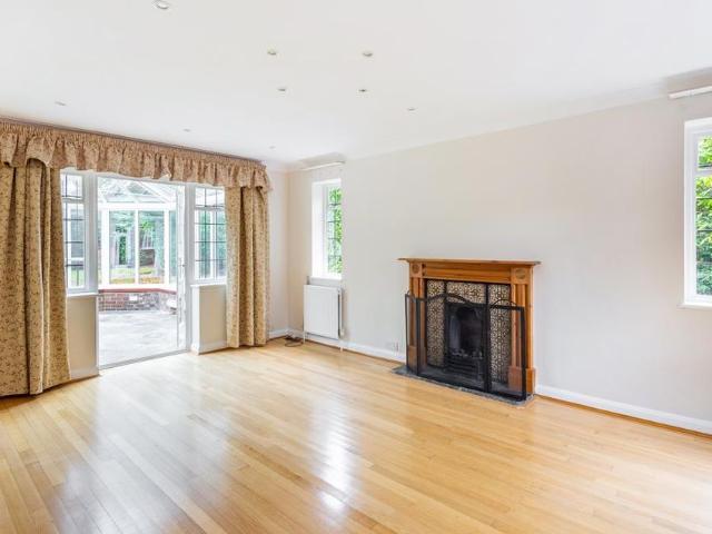 4 bedroom detached house to rent