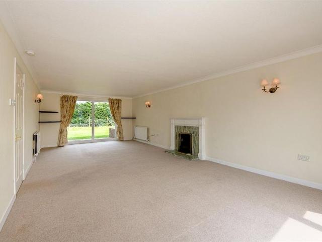 4 bedroom detached house to rent