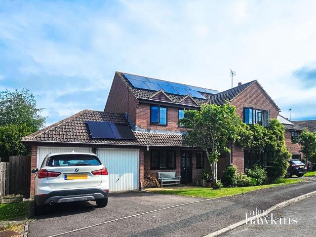 4 bedroom detached house to rent