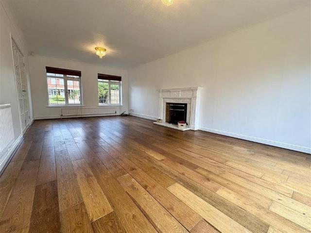 4 bedroom detached house to rent