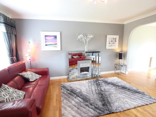 4 bedroom detached house to rent