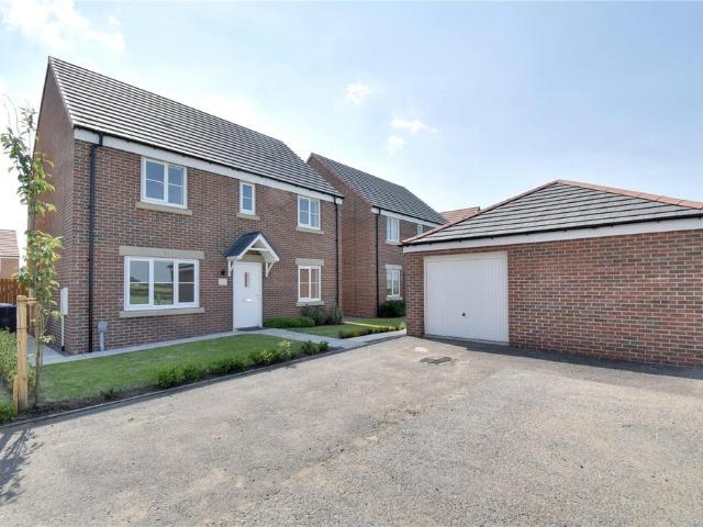4 bedroom detached house to rent