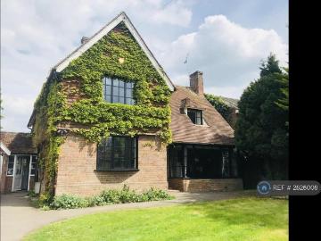 5 bedroom detached house to rent