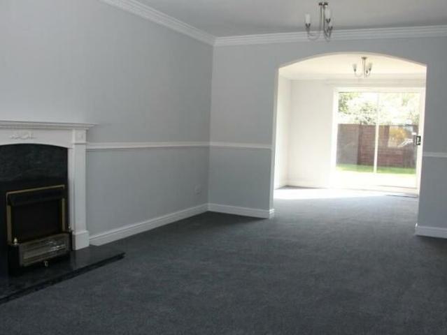 4 bedroom detached house to rent