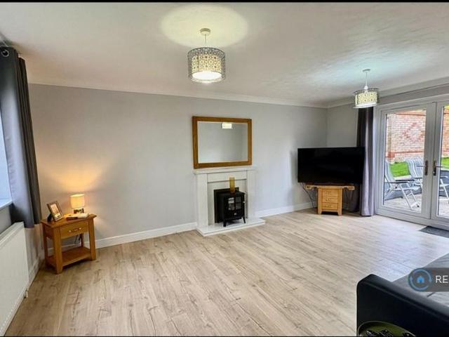 4 bedroom detached house to rent