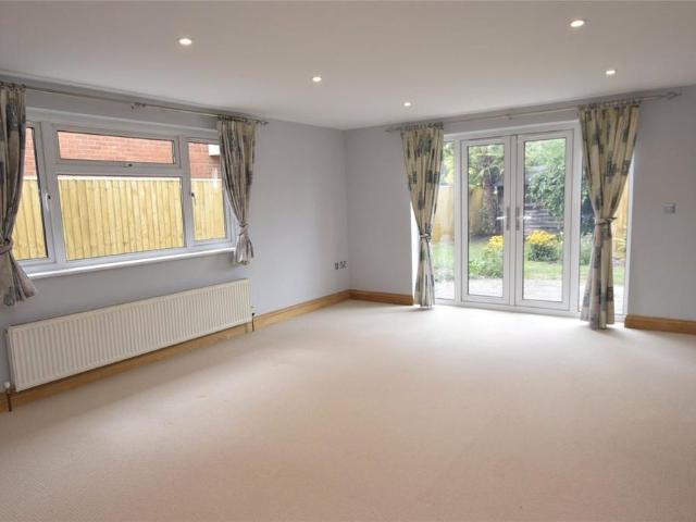 4 bedroom detached house to rent