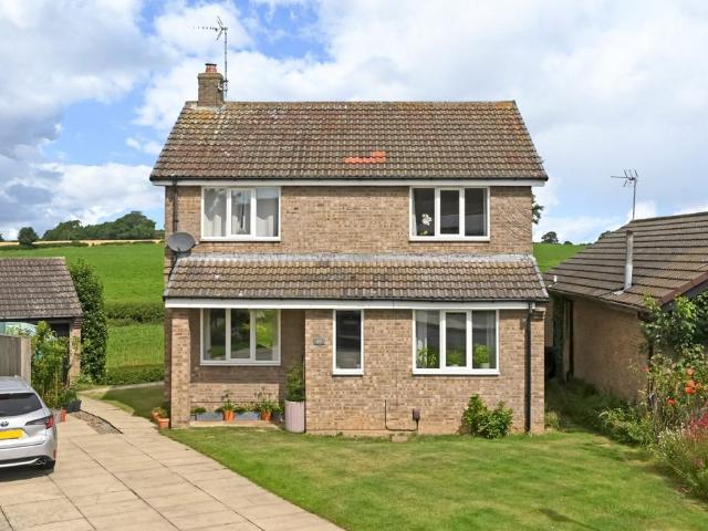 4 bedroom detached house to rent