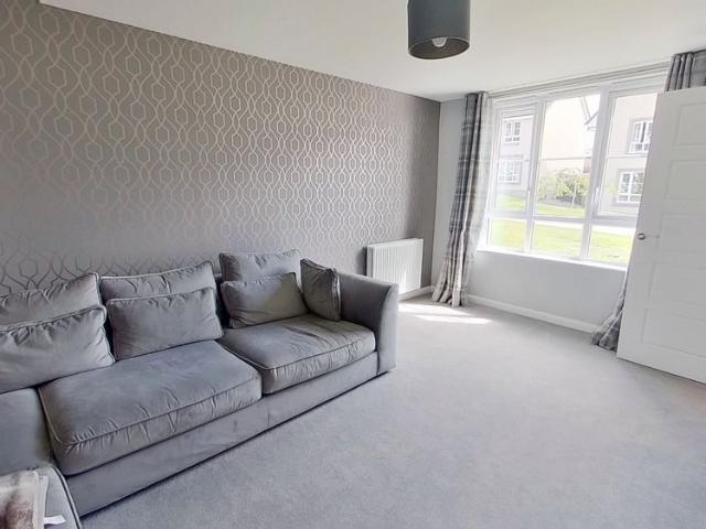 4 bedroom detached house to rent